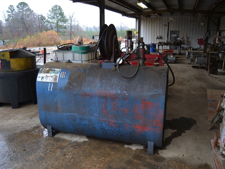 approx-250-gal-gas-oil-tank-w/-air-hose-reel-&-air-pump-image-2