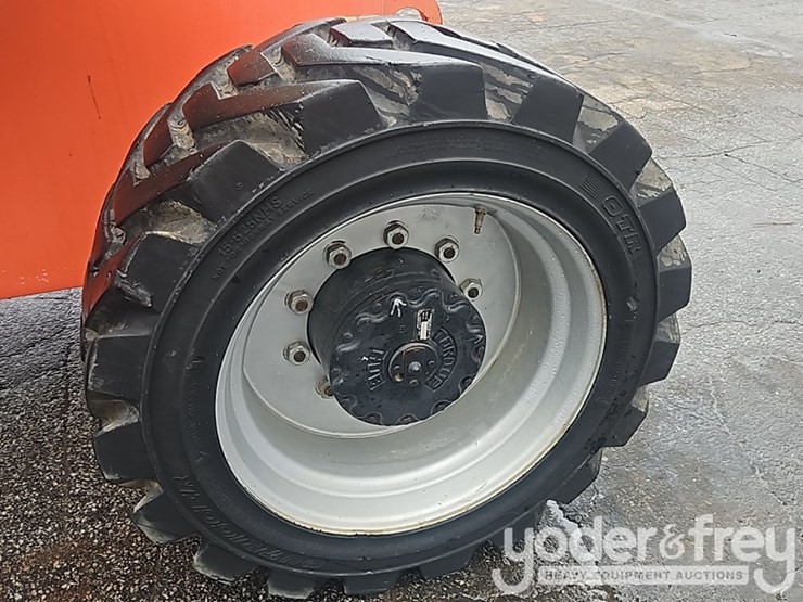 2016-jlg-800aj-image-10