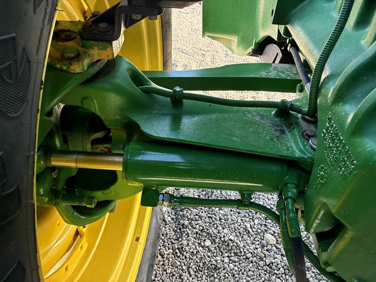 2014-john-deere-8295r-image-46