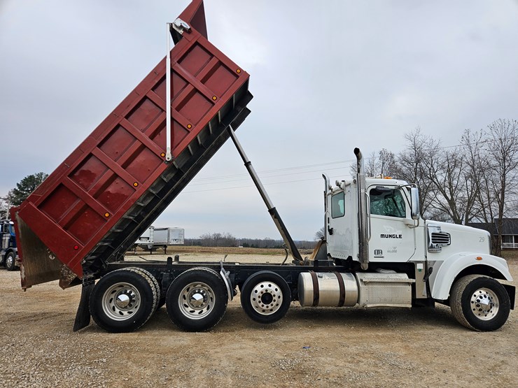 freightliner-122sd-image-38