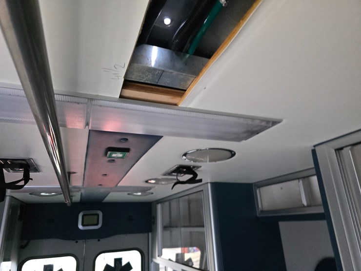 2010-ford-e450-image-58