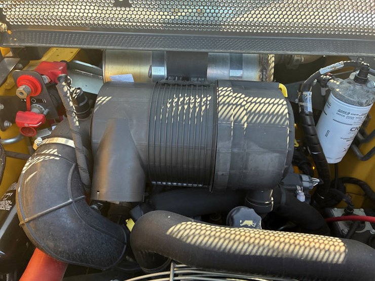 new-holland-c334-image-35