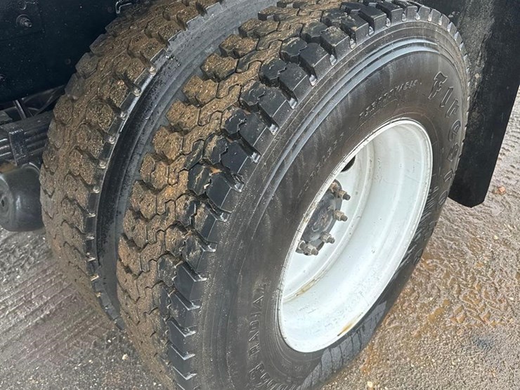 freightliner-business-class-m2-106-image-10