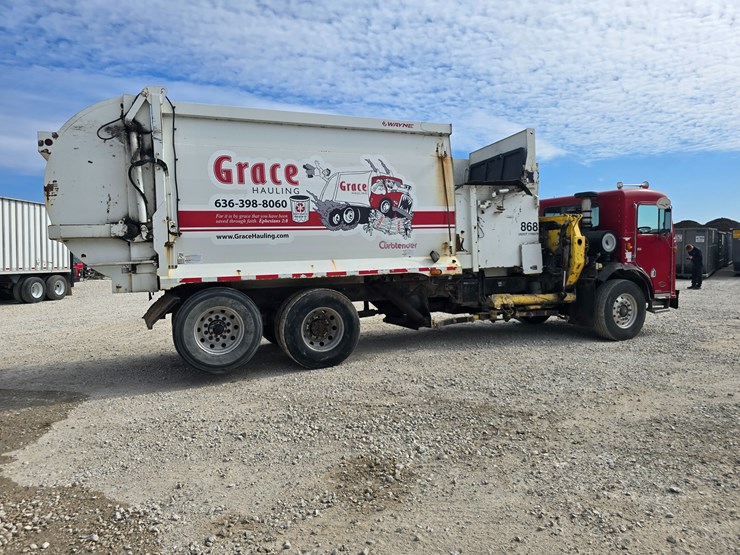 2003-peterbilt-320-image-29