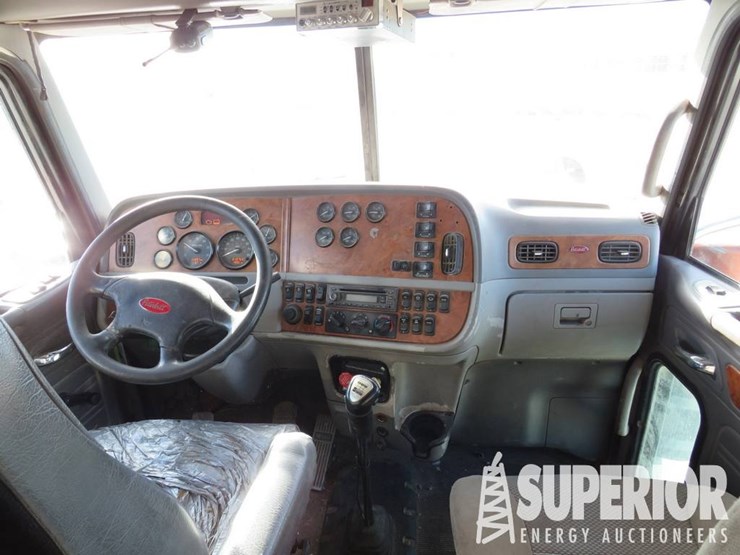 peterbilt-388-image-11