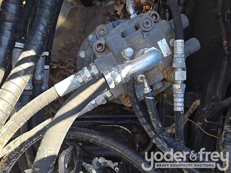 2021-case-cx210-lc-image-85