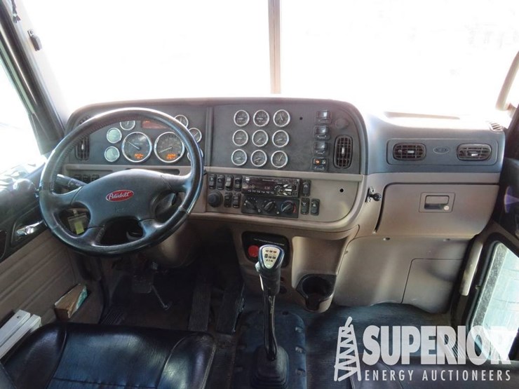 2016-peterbilt-389-image-12
