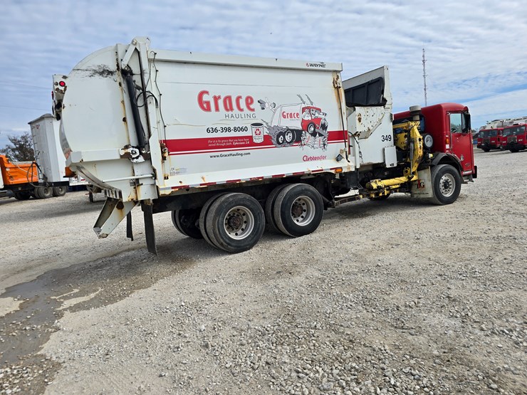 2003-peterbilt-320-image-30