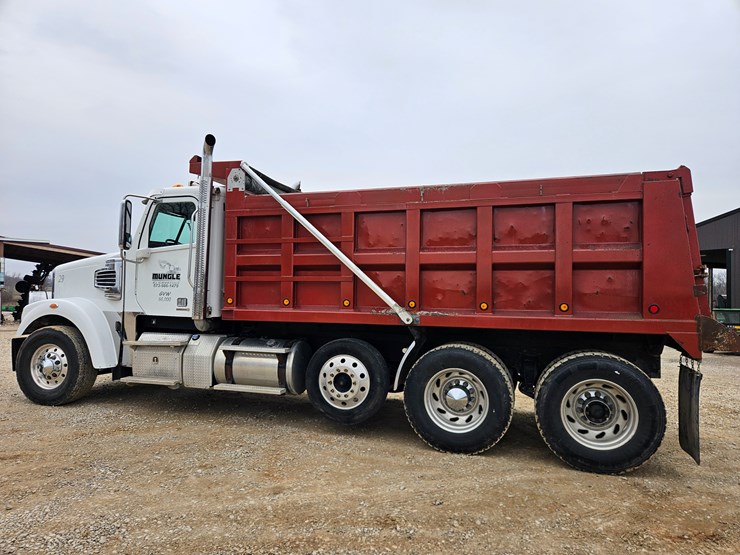 freightliner-122sd-image-10