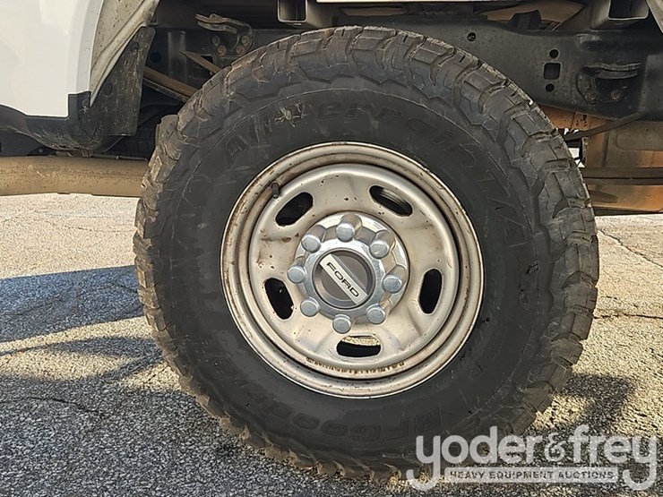 ford-f350-xl-image-11