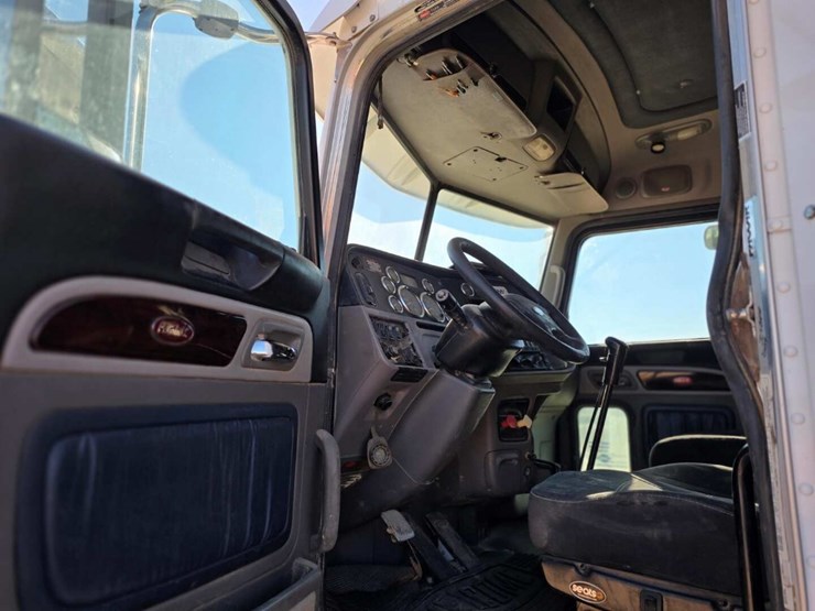 2013-peterbilt-386-image-7