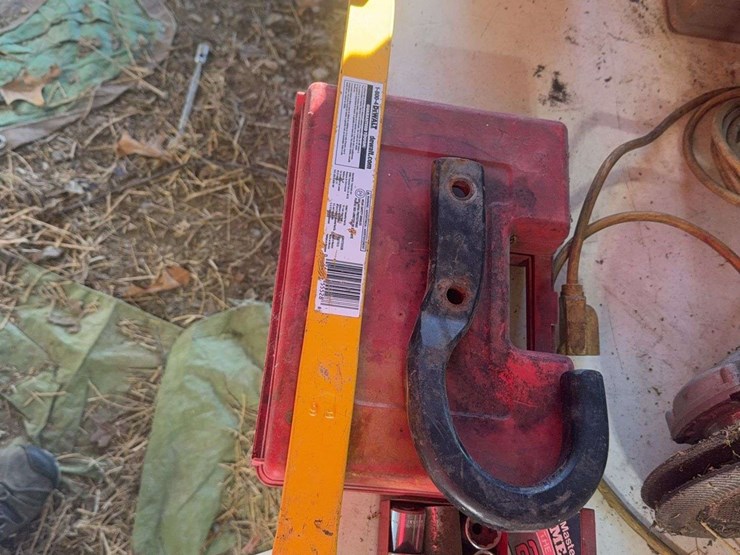 tow-hook,-dewalt-nail-puller,-3/8"&1/4"-sockets,-misc.-image-3