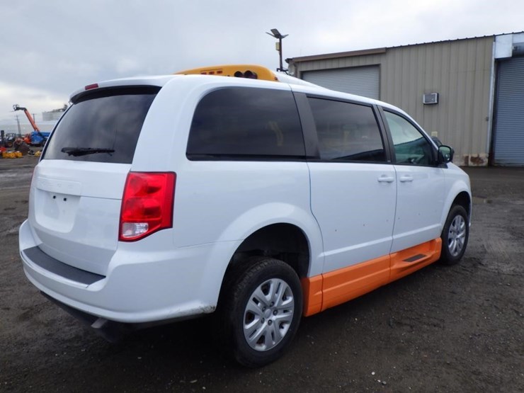 2014-dodge-grand-caravan-image-3