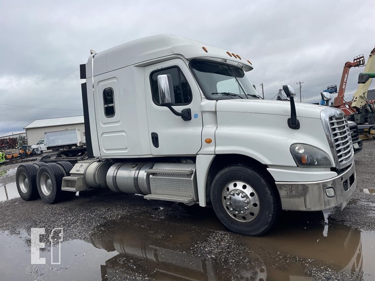 2014-freightliner-cascadia-125-image-1