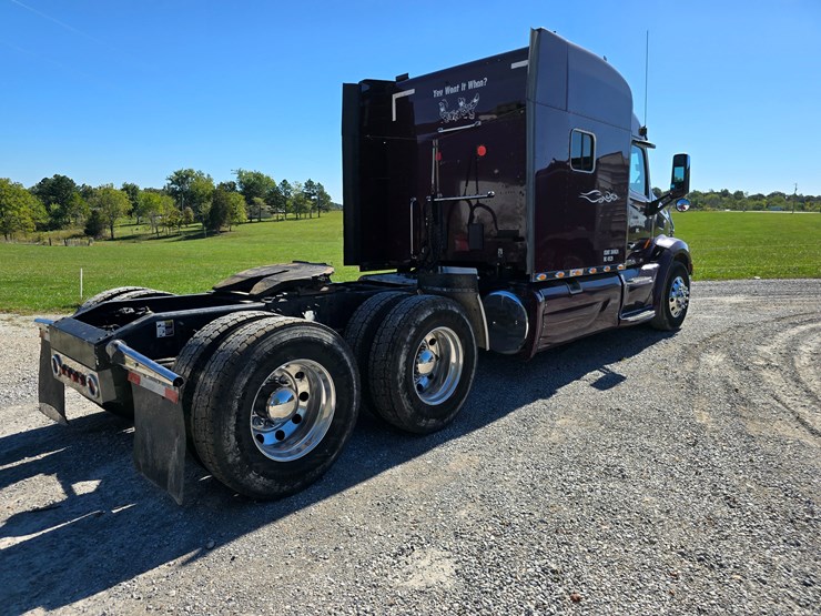 peterbilt-579-image-26