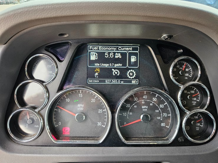 peterbilt-579-image-62