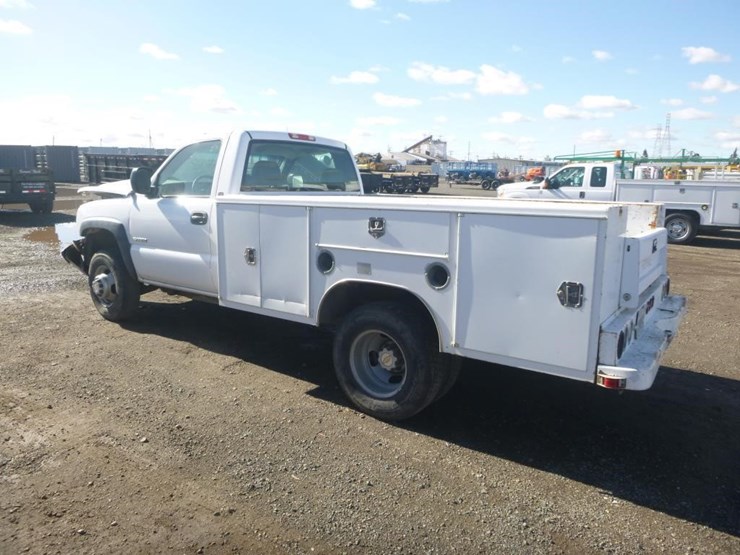 2005-chevrolet-3500-image-4