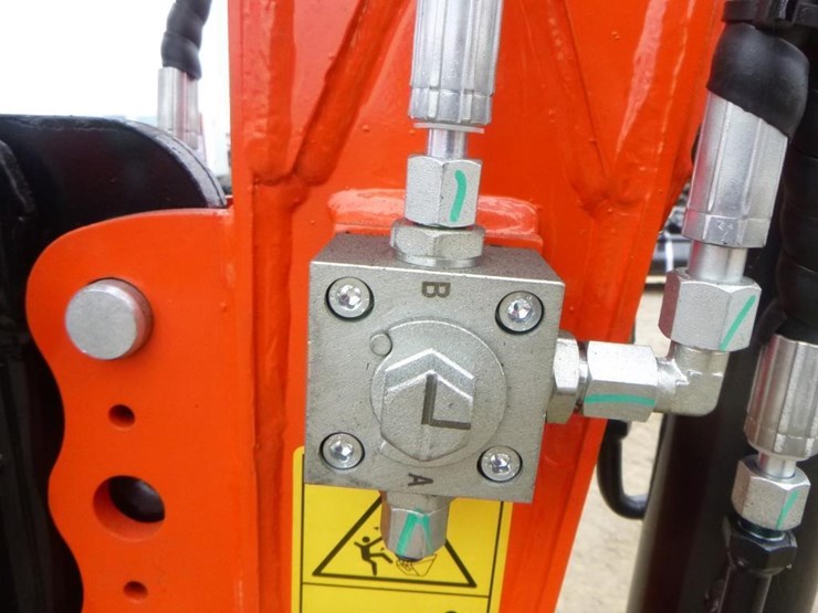 2025-tpm-16-hydraulic-excavator-image-13