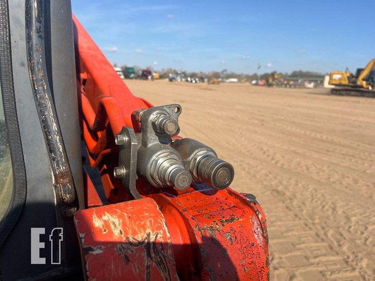 2013-kubota-svl90-2-image-11