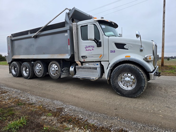 2020-peterbilt-567-image-45