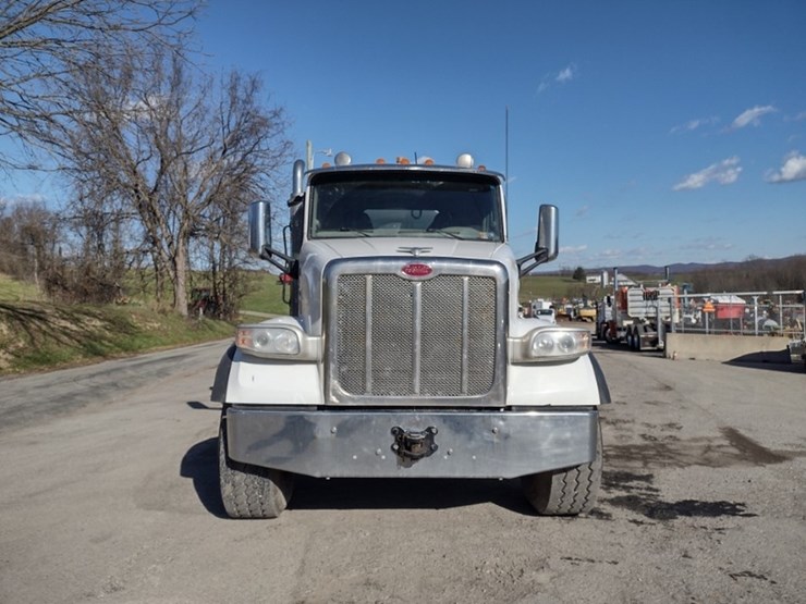 peterbilt-567-image-2