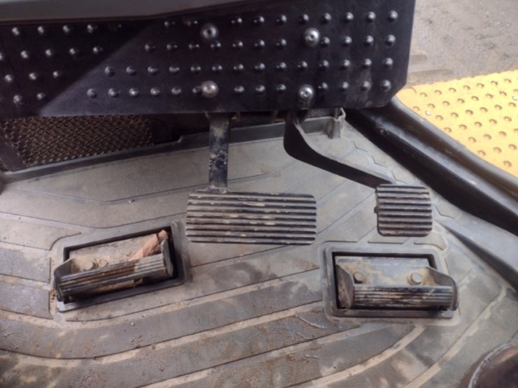 caterpillar-d6t-xl-image-8