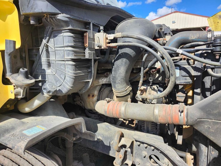 2016-freightliner-semi,-tag-#646-image-26