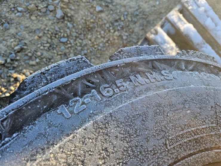 #3084-•-(3)-12-16.5tires-image-21