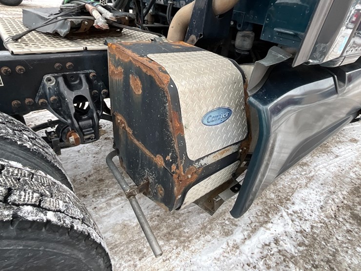 2020-kenworth-t680-image-11