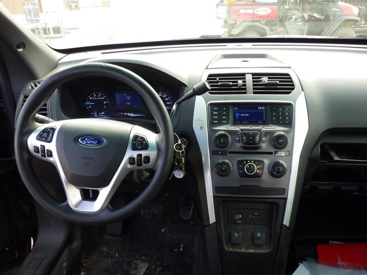 2015-ford-explorer-image-9