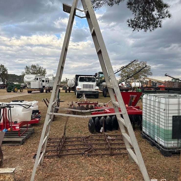 ALUMINUM STEP LADDER