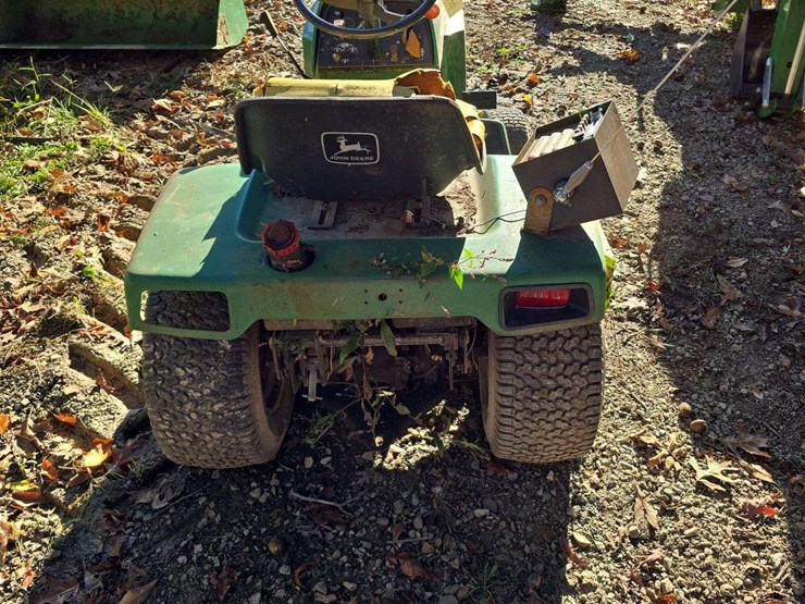 john-deere-330-image-3