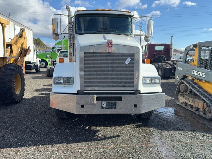 2013-kenworth-t800-image-2