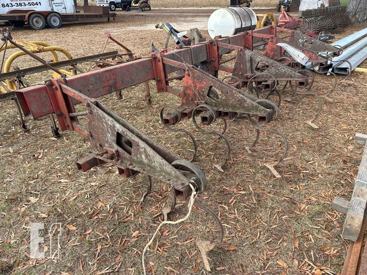 international-183-image-3