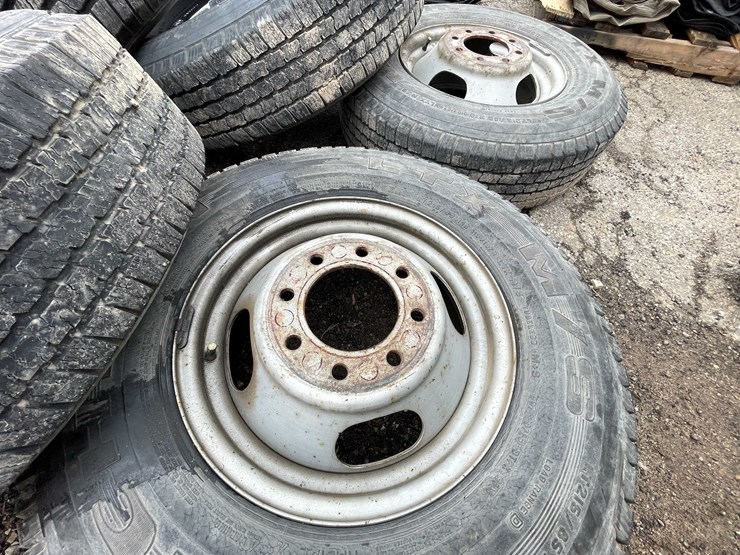 #6103-•-weld-racing-16"-aluminum-dually-rims,-with-steel-inner-rims-and-michelin-tires-(door-04)-image-7