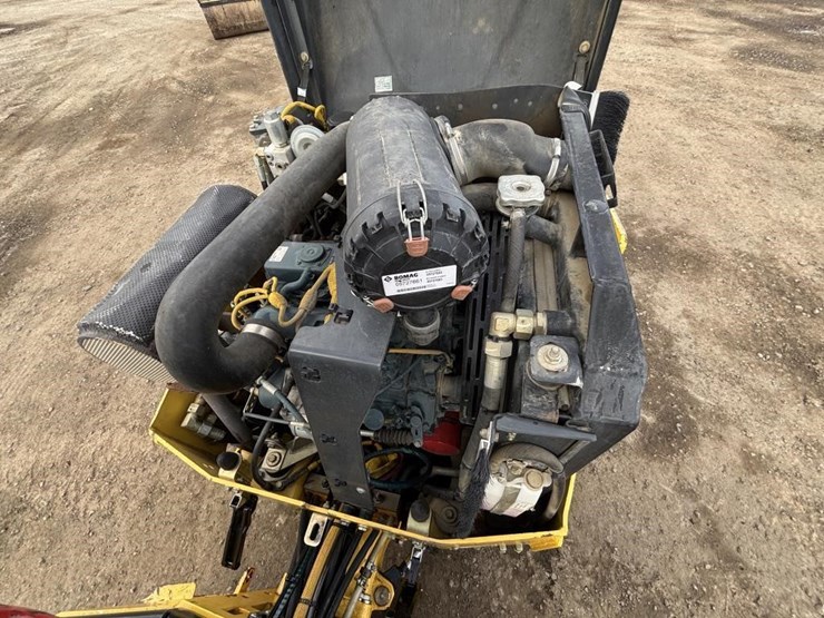 2017-bomag-bw120-image-23