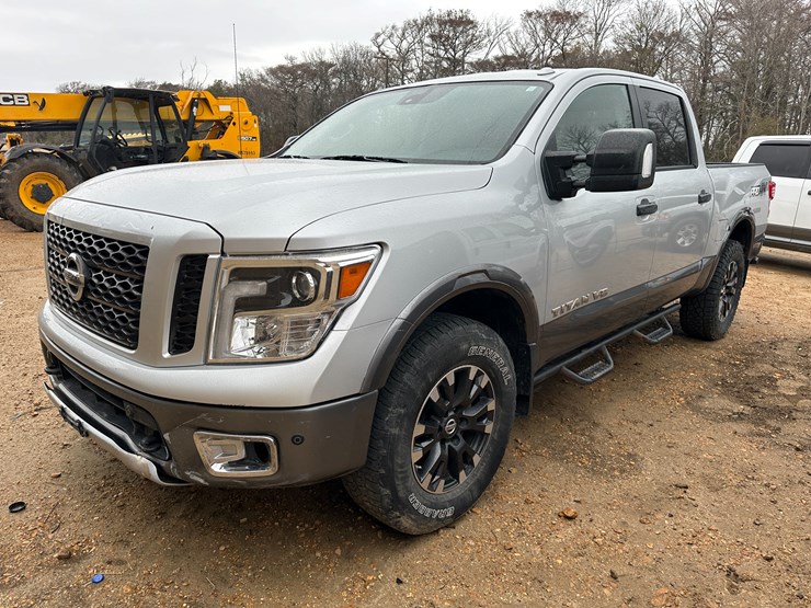 2019-nissan-titan-image-1