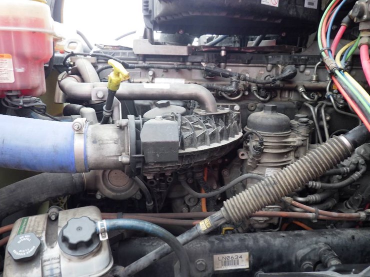 2020-freightliner-cascadia-126-image-20