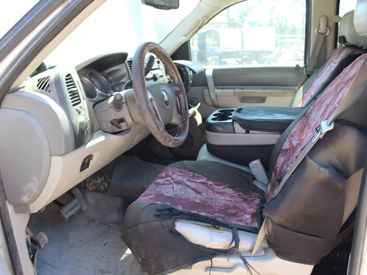 2012-chevrolet-3500hd-image-6