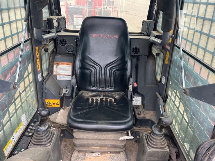 2019-takeuchi-tl8-image-23