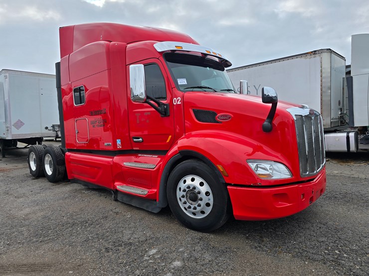 2017-peterbilt-579-image-38