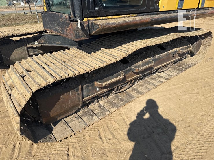 caterpillar-323-image-9