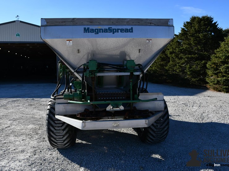 bbi-magnaspread-pull-type-spreader-image-6