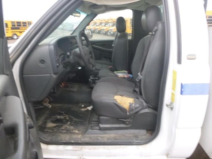 2004-chevrolet-2500-image-9