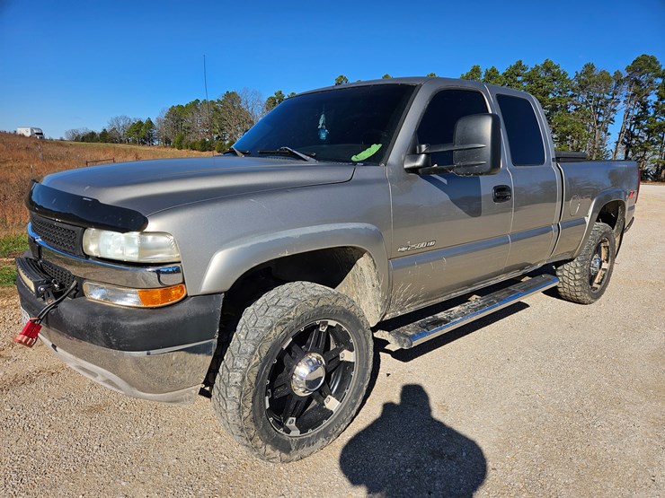 chevrolet-silverado-2500-image-2