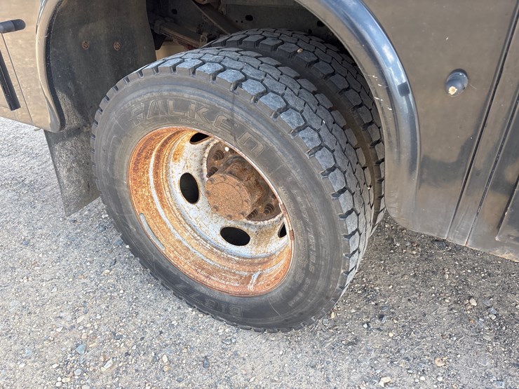 2011-ford-f550-image-8