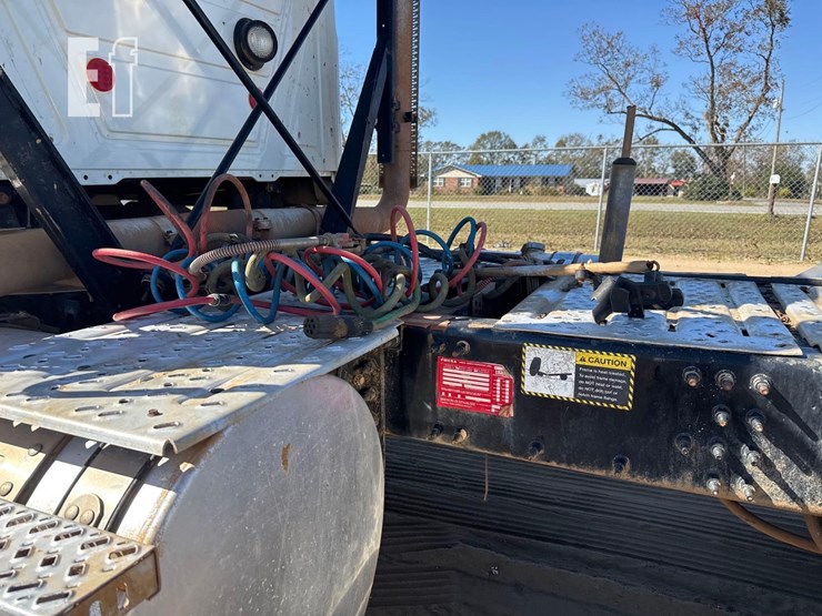 2015-mack-pinnacle-chu613-image-16