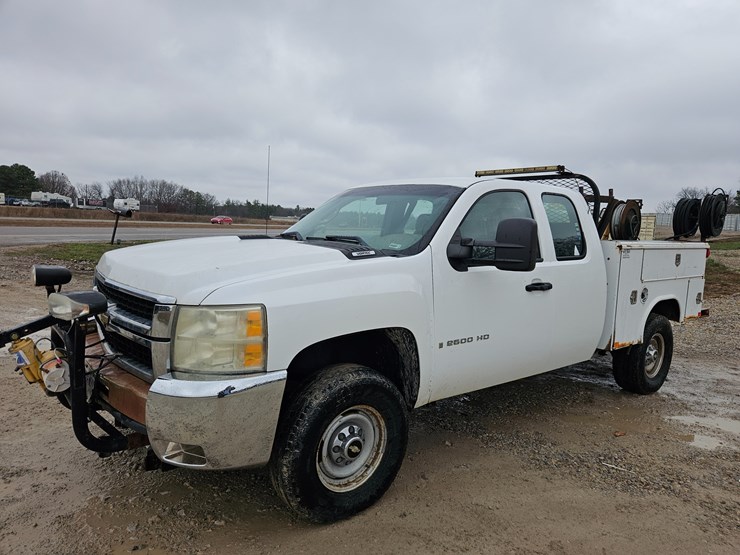 chevrolet-silverado-2500-image-2