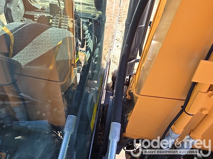 2021-case-cx210-lc-image-79