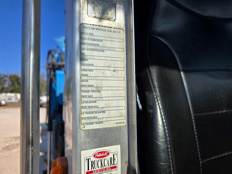 2013-peterbilt-320-image-40